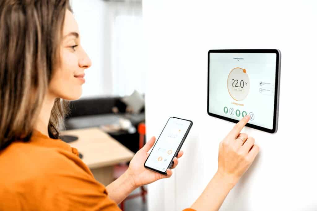 How Can Smart Thermostats Reduce Your AC Costs