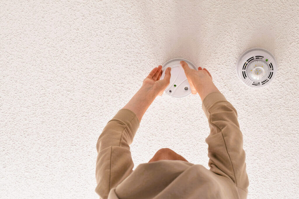 installing-smoke-detector-on-a-ceiling
